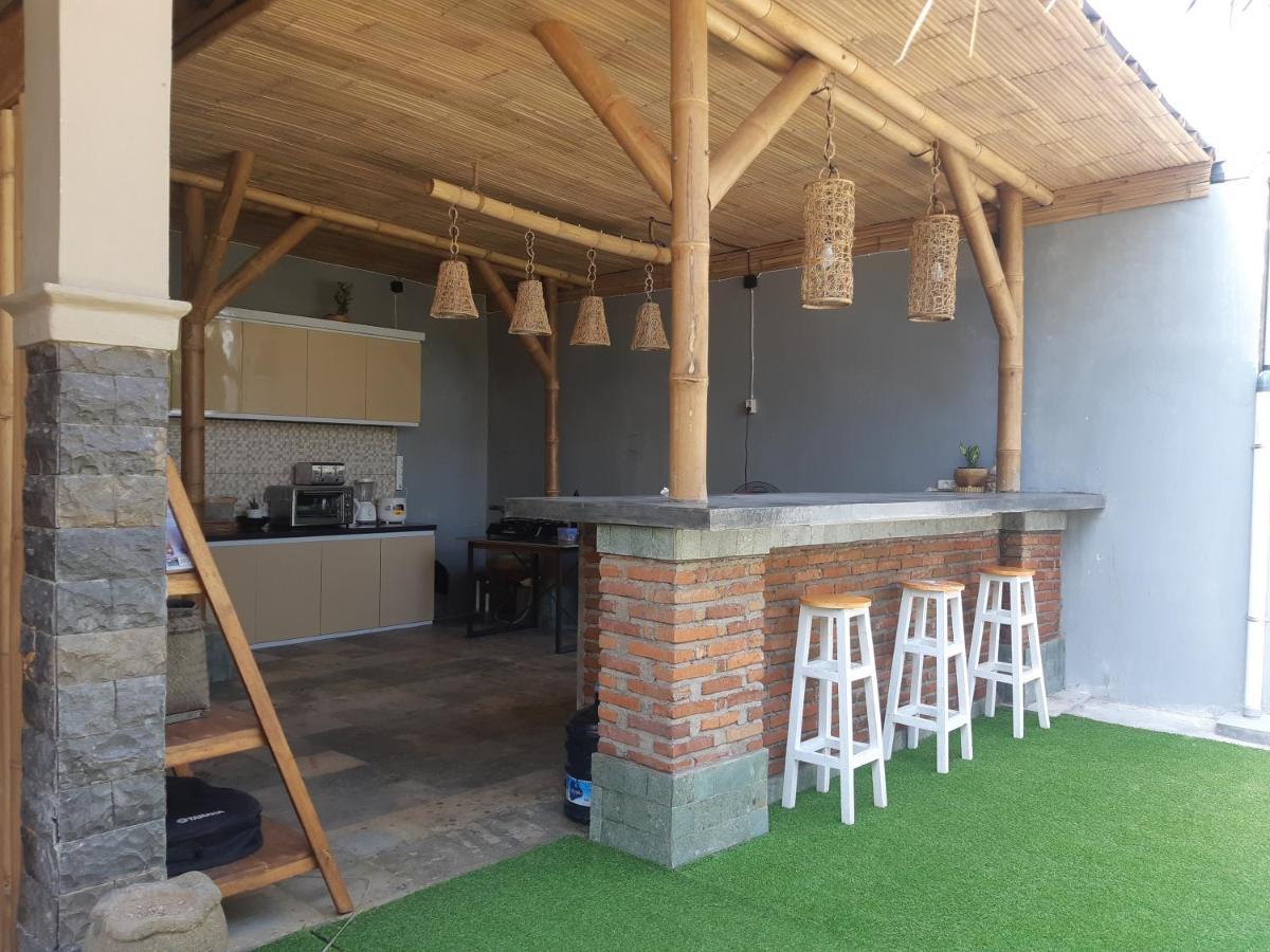 Dhm Surf Villa Kuta  Exterior photo